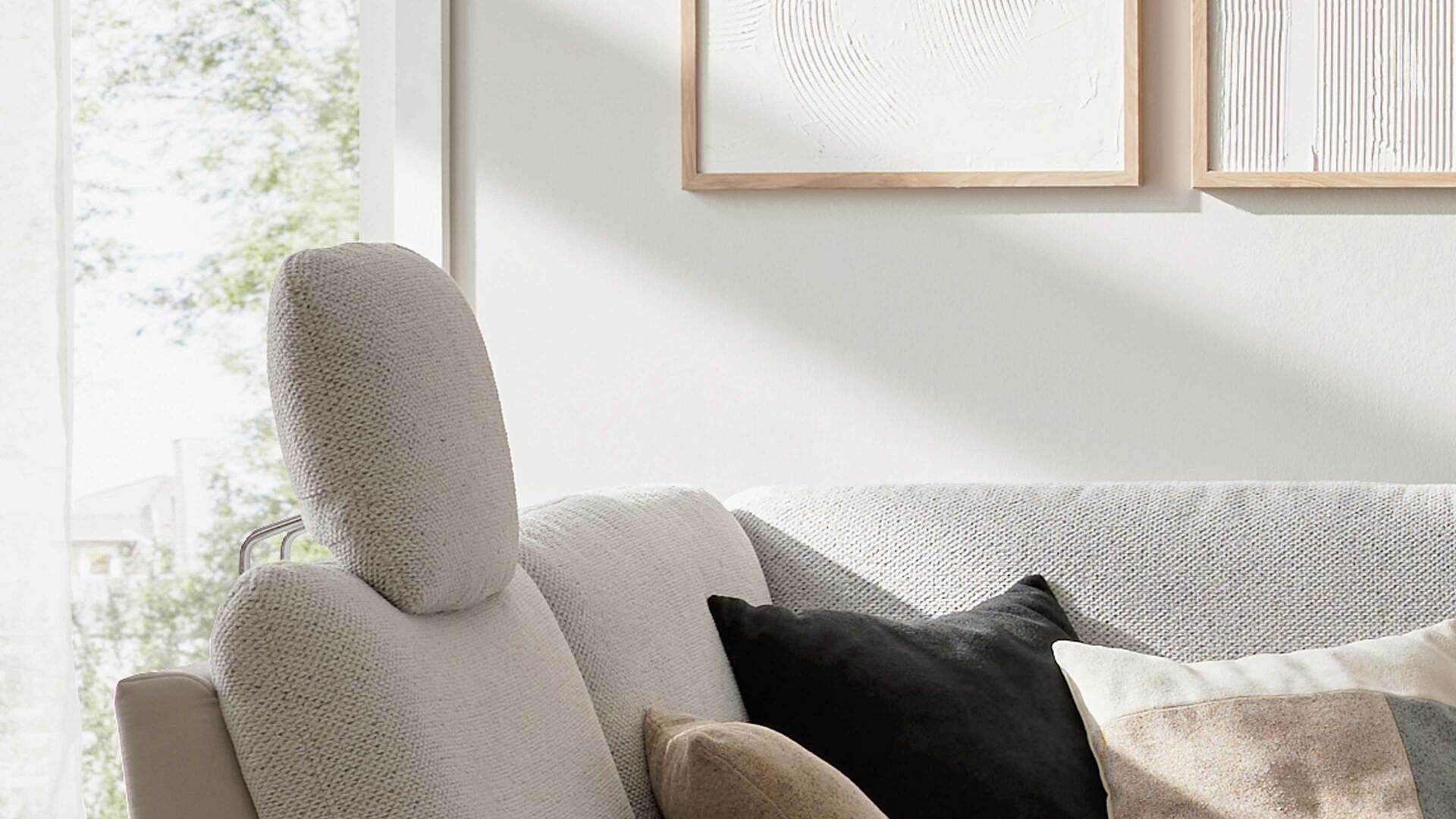 Interliving Sofa Serie 4304 – Comfort-Kopfstütze