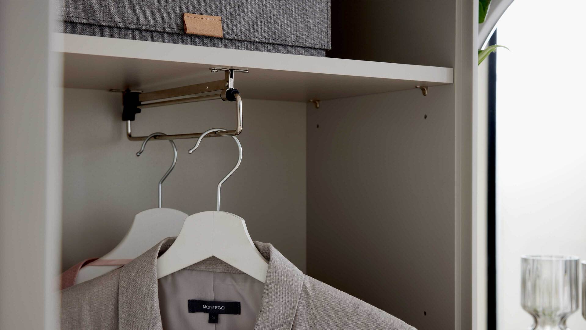 Interliving Garderoben Serie 6013 - Garderobenschrank