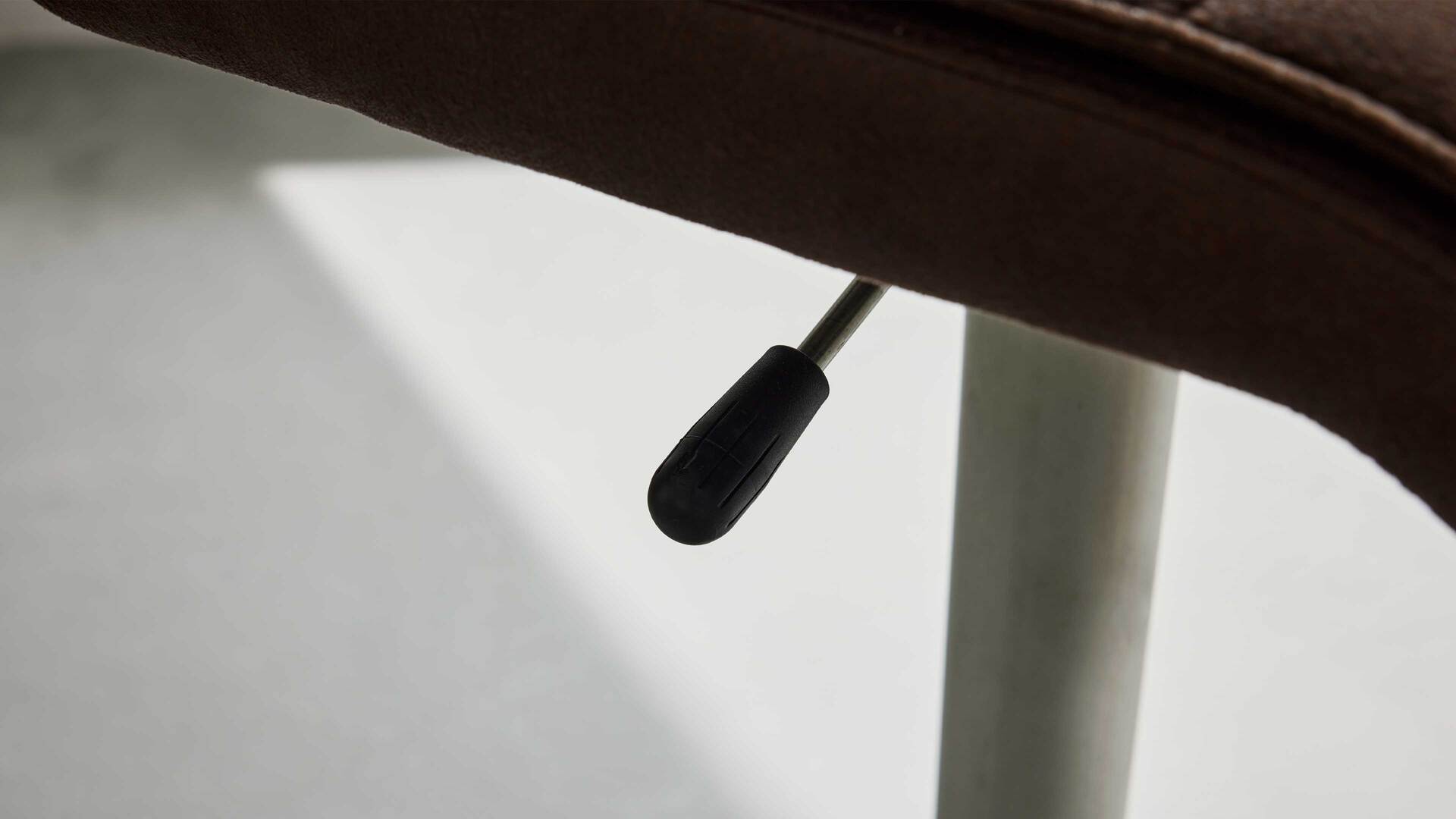 Interliving Esszimmer Serie 5122 – Tresenstuhl mit Liftfunktion