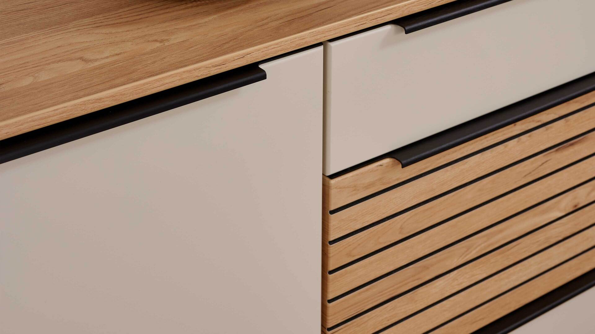 Interliving Wohnzimmer Serie 2032 - Sideboard mit Regalkombination
