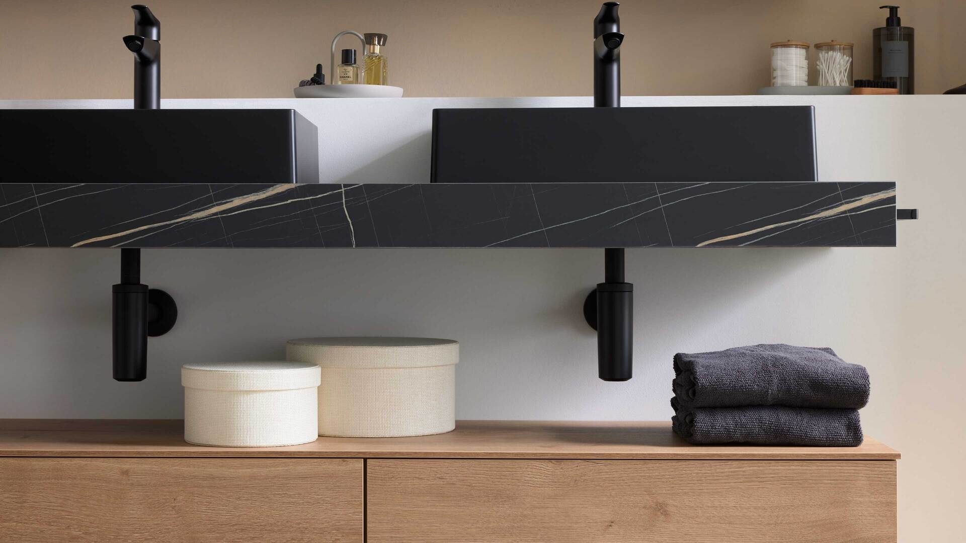 Interliving Bad Serie 3725 – Badmöbel-Set mit Extras