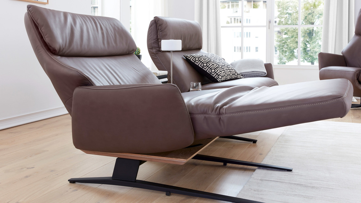 Interliving Sofa Serie 4230 – Trapezsofa mit elektrischer Fuß- und Rückenverstellung