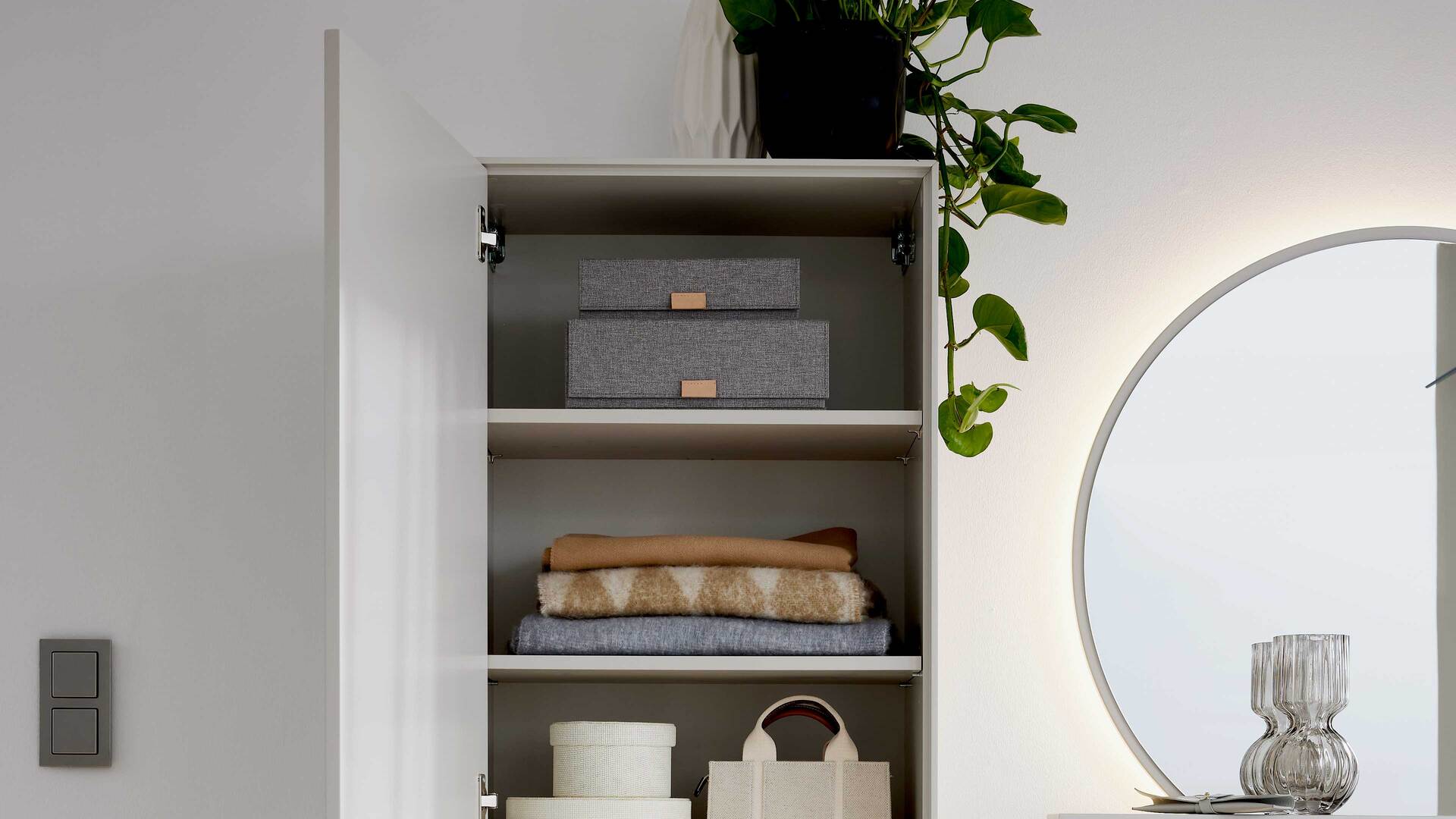 Interliving Garderoben Serie 6013 - Garderobenschrank