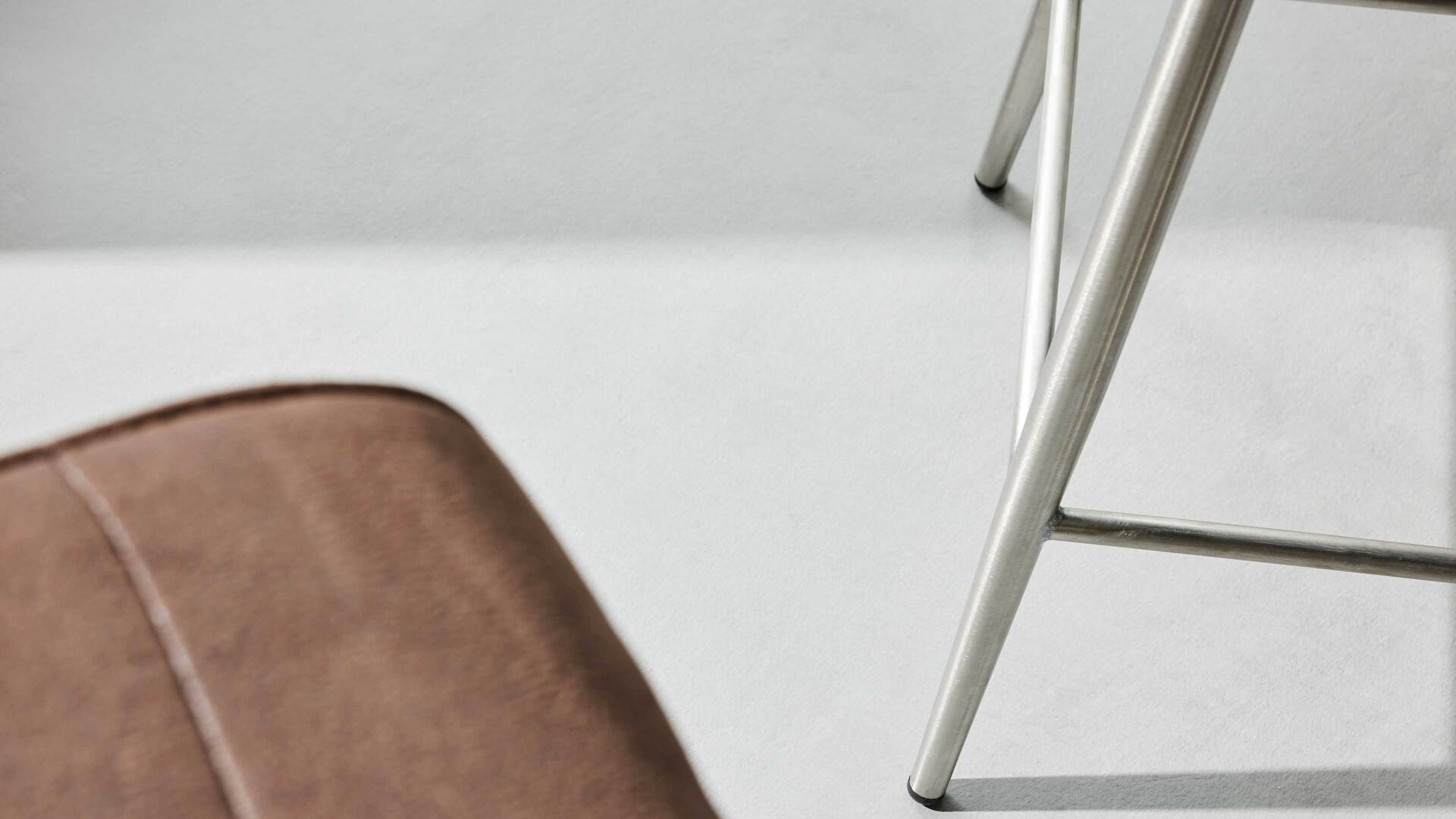 Interliving Esszimmer Serie 5122 – Tresenstuhl mit Liftfunktion
