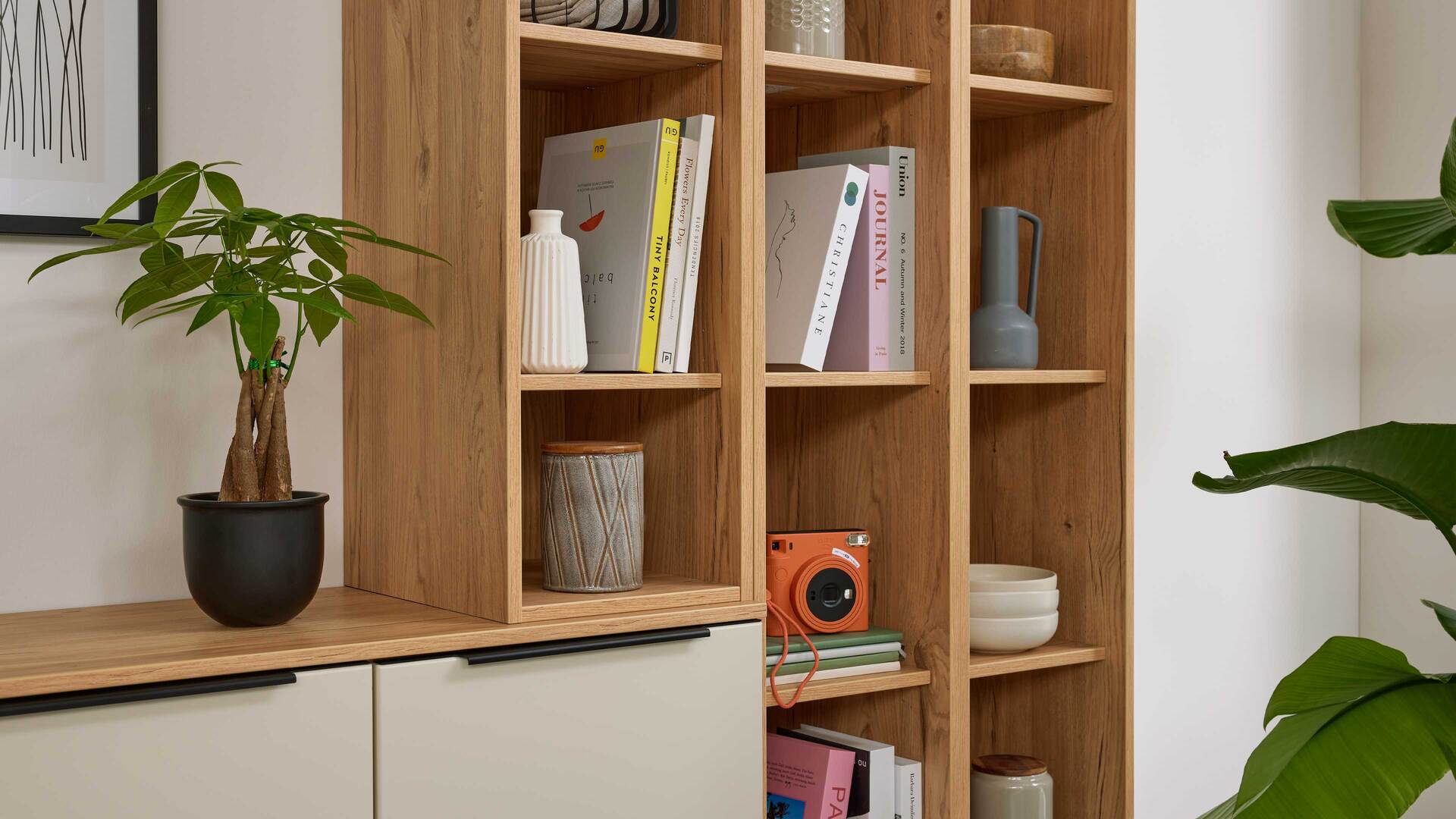 Interliving Wohnzimmer Serie 2032 - Sideboard mit Regalkombination