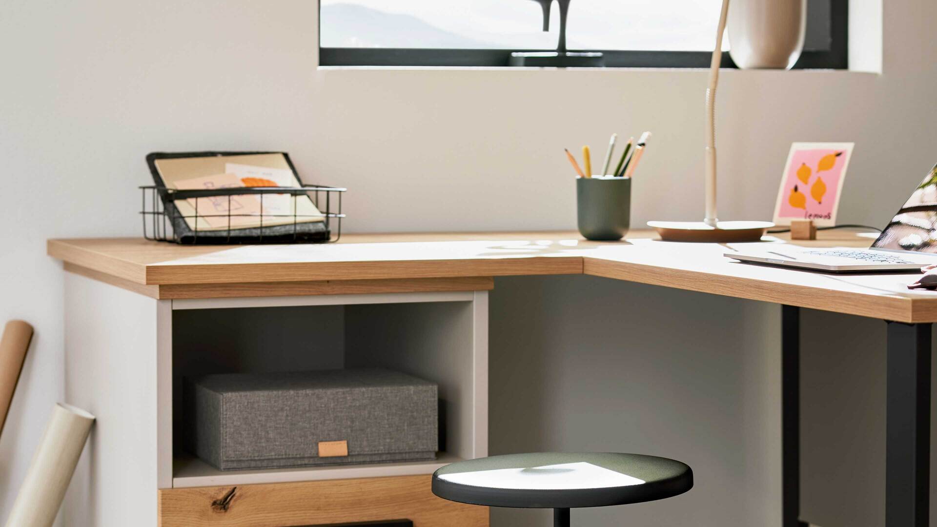 Interliving Jugendzimmer Serie 1702 - Eckschreibtisch mit Container