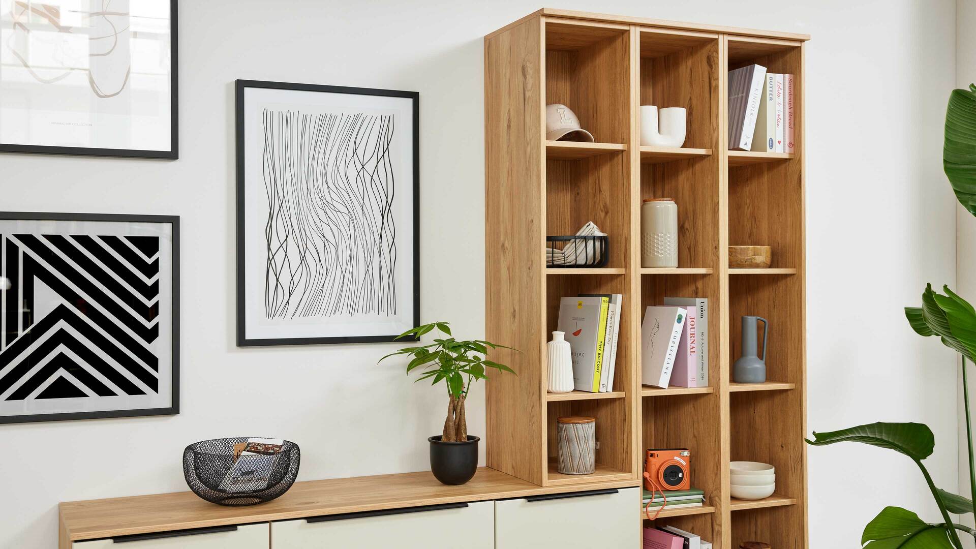 Interliving Wohnzimmer Serie 2032 - Sideboard mit Regalkombination