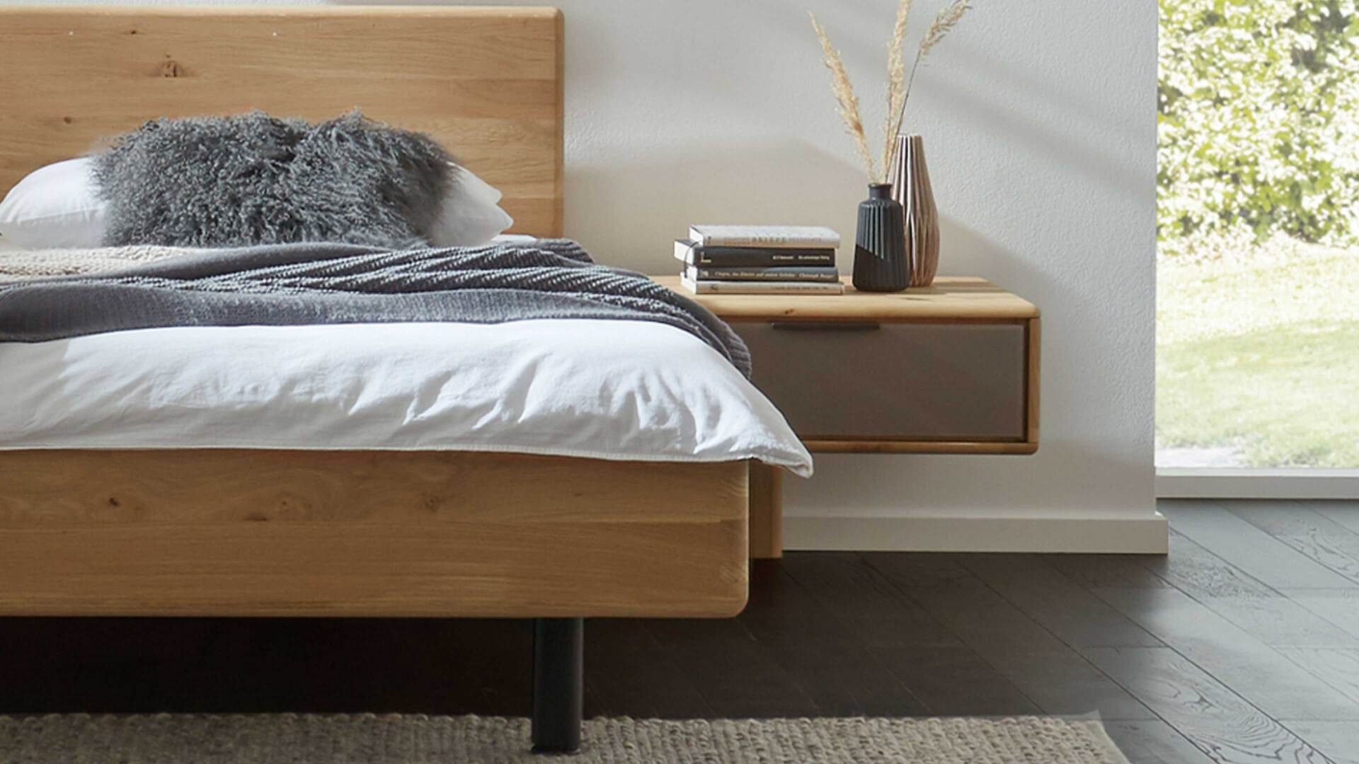 Interliving Schlafzimmer Serie 1015 – Komplettzimmer mit Mattglasfronten