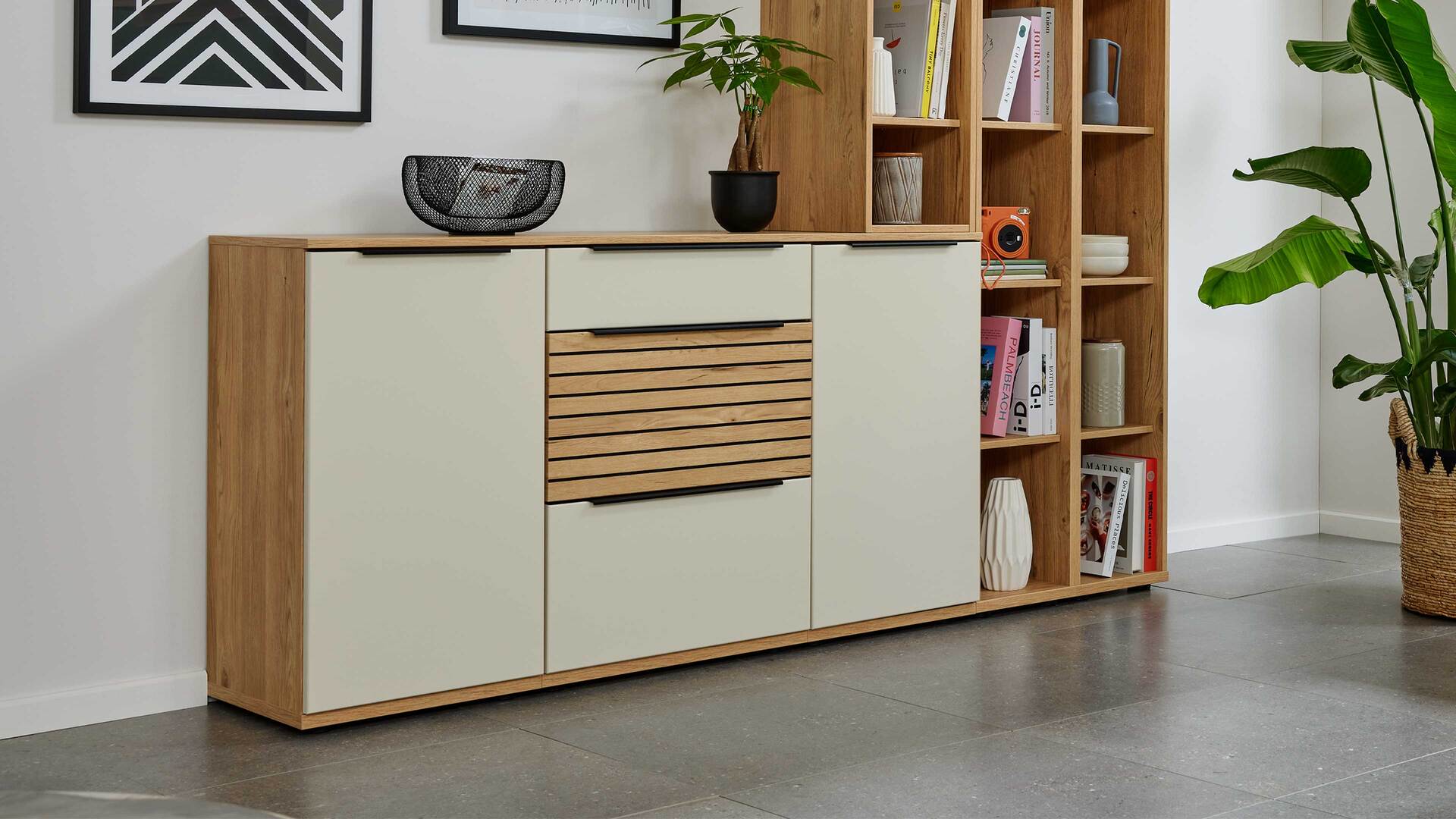 Interliving Wohnzimmer Serie 2032 - Sideboard mit Regalkombination