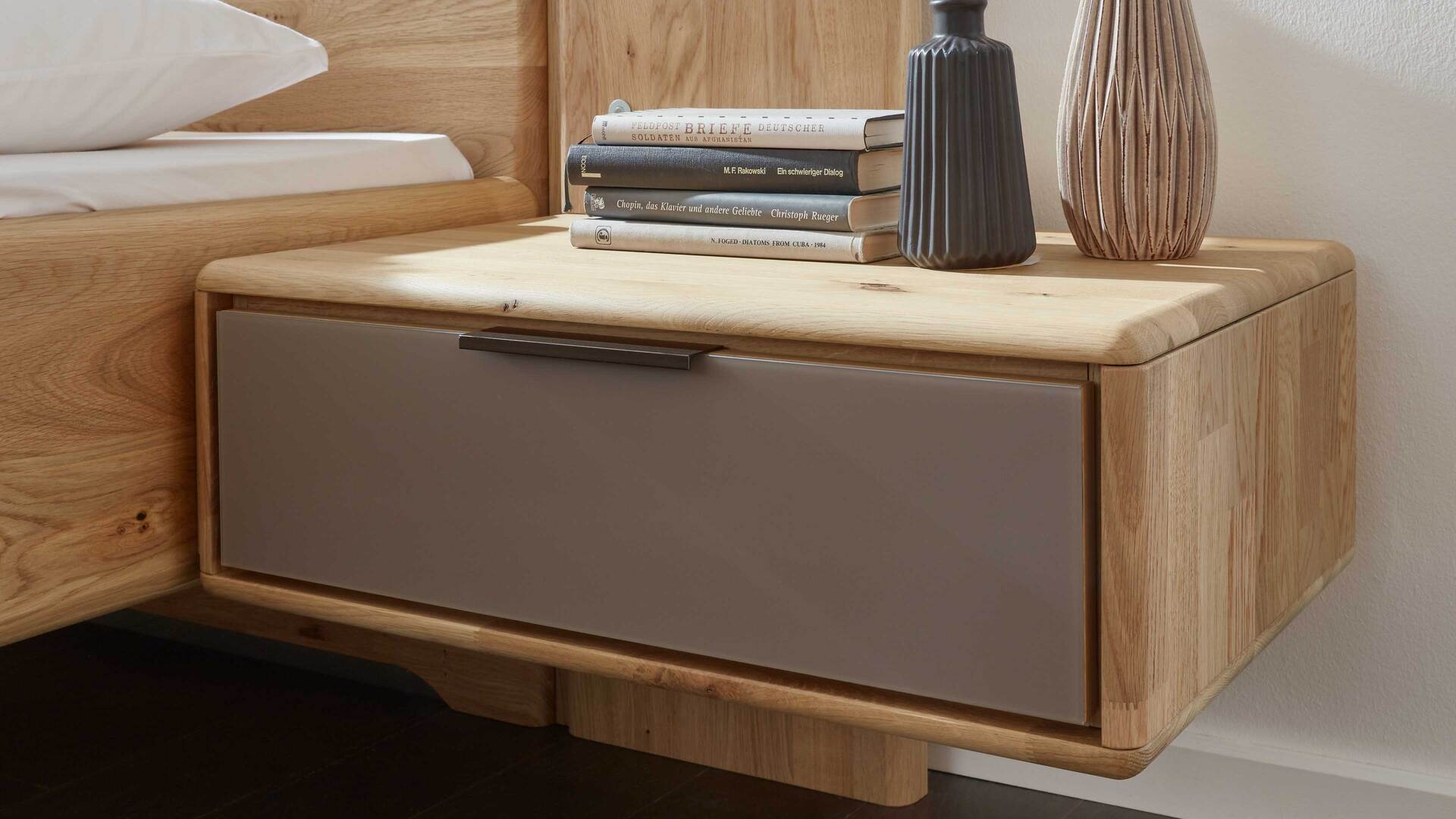 Interliving Schlafzimmer Serie 1015 – Komplettzimmer mit Mattglasfronten