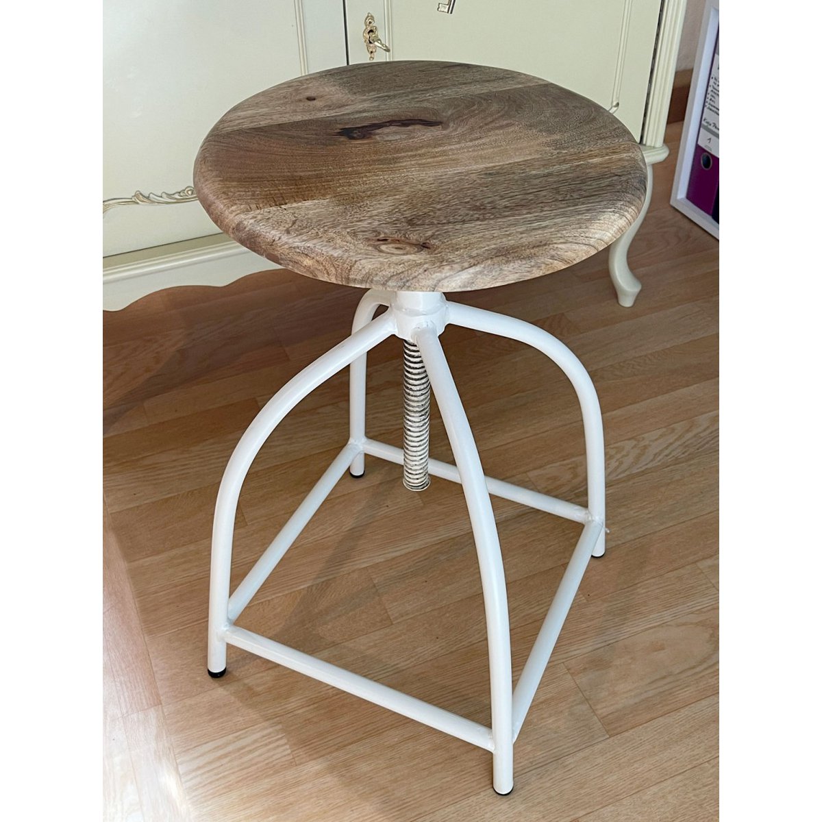 Drehhocker Barhocker Hocker Drehstuhl höhenverstellbar Liverpool Massivholz nachhaltig Metall-Gestel