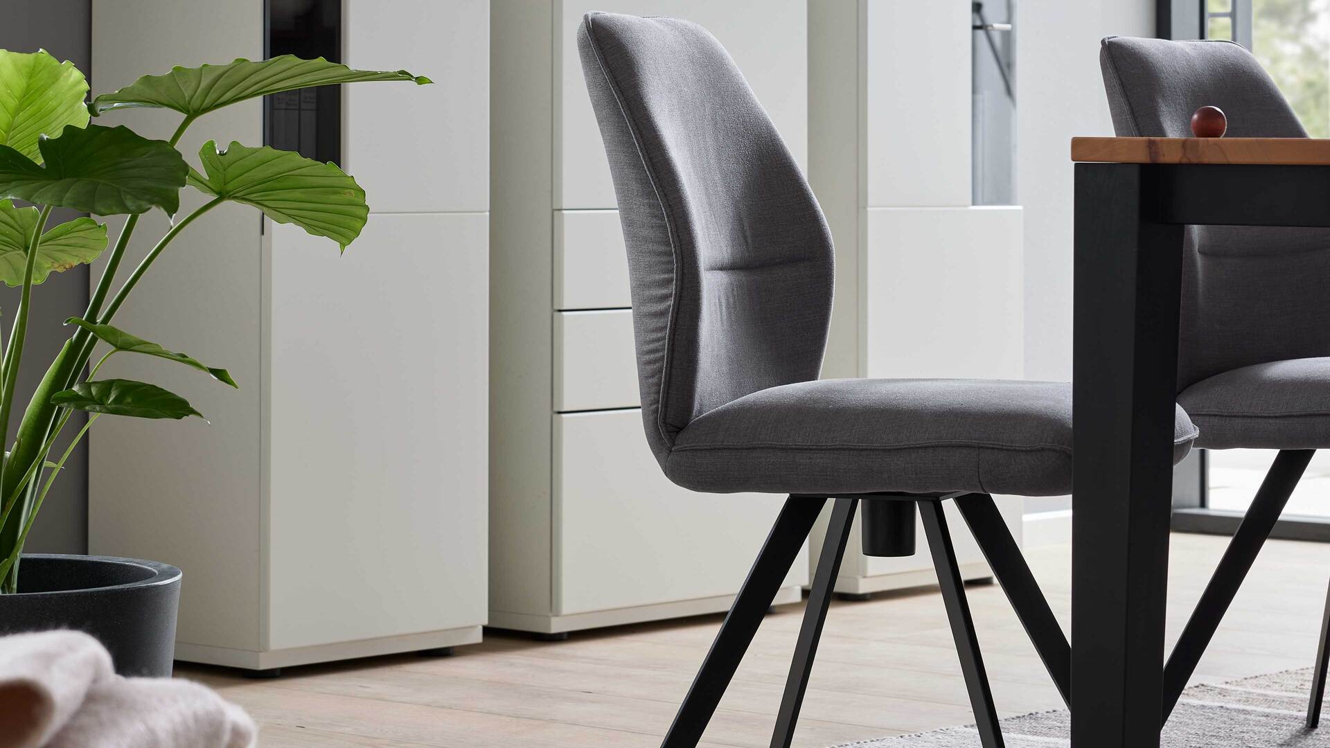 Interliving Esszimmer Serie 5102 – Polsterstuhl mit Drehfunktion